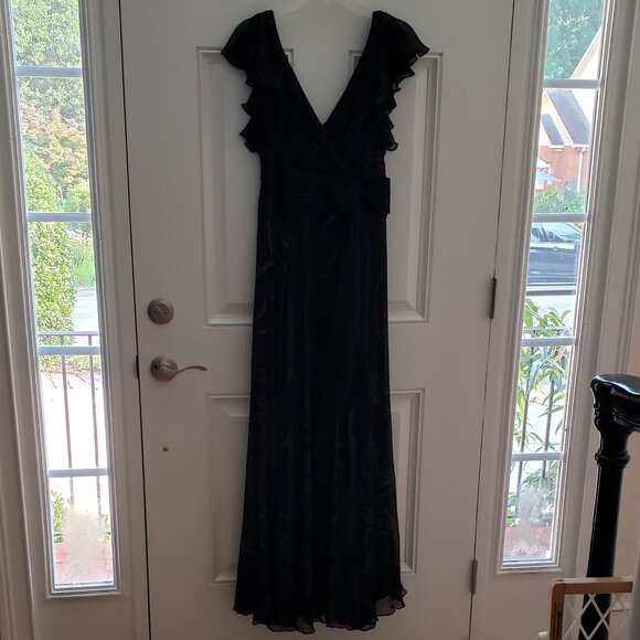 Tadashi Dresses & Skirts - Tadashi - Black and Metallic Lined Silk Gown.  Size 6